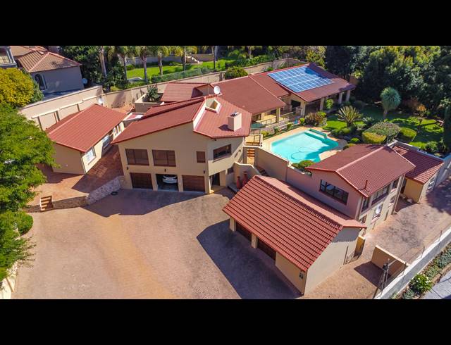 6 BEDROOM FREESTANDING FOR SALE IN NORTHCLIFF